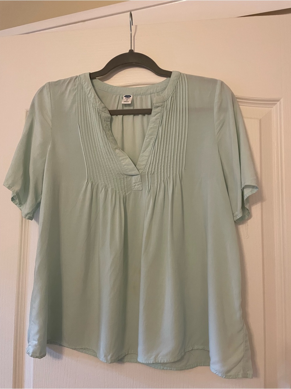 Old Navy Light Mint Pintuck V-Neck Women’s Blouse